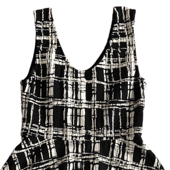 Seductions black & White patterned plaid sleeveless skater dress. Summer SMALL - Picture 7 of 8